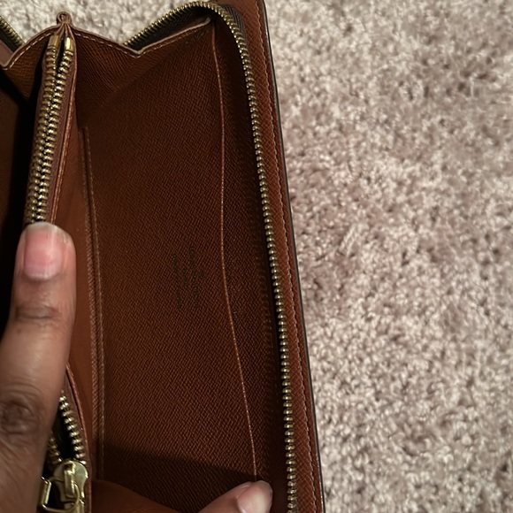 Louis Vuitton Zipper Wallet - Picture 8 of 11